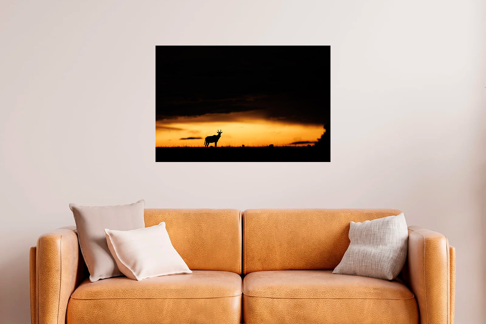 Antílope bajo la tormenta al atardecer